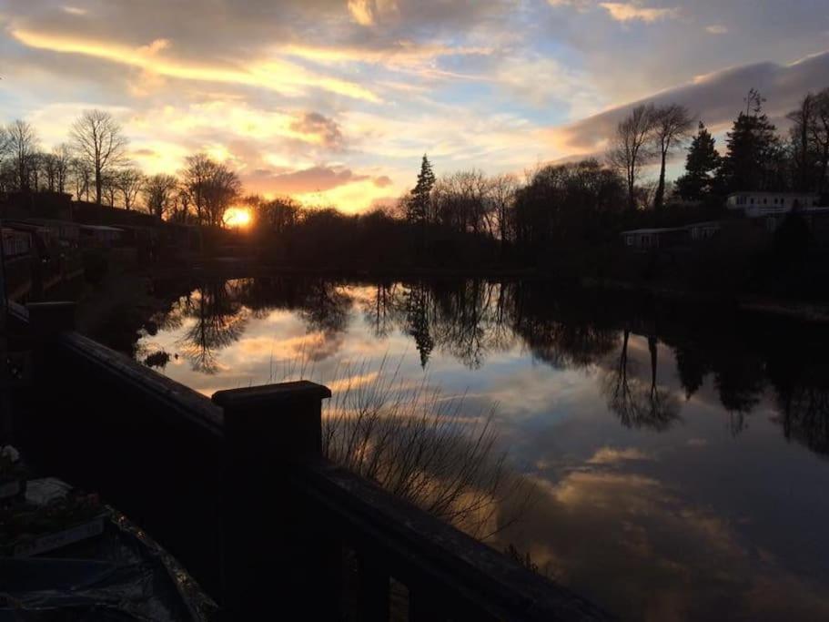 Stunning 3 Bed Riverside Cabin In Snowdonia Caeathro Kültér fotó