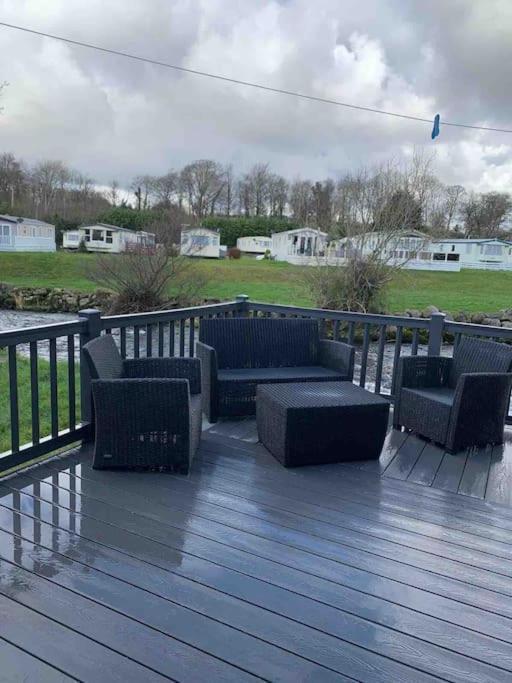 Stunning 3 Bed Riverside Cabin In Snowdonia Caeathro Kültér fotó