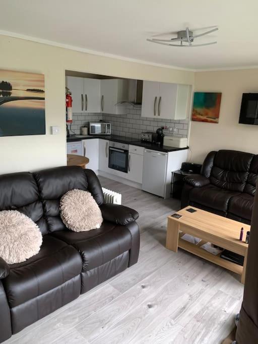 Stunning 3 Bed Riverside Cabin In Snowdonia Caeathro Kültér fotó