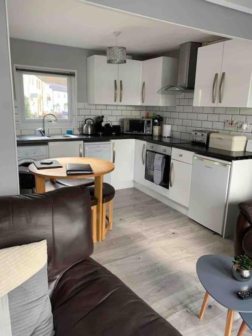 Stunning 3 Bed Riverside Cabin In Snowdonia Caeathro Kültér fotó