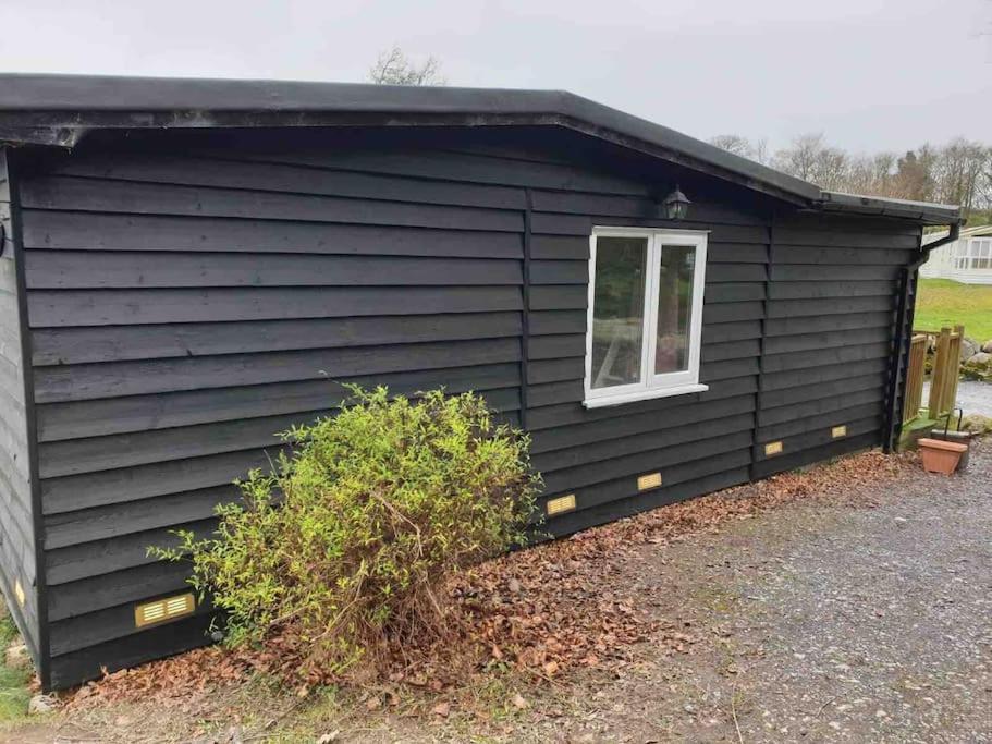 Stunning 3 Bed Riverside Cabin In Snowdonia Caeathro Kültér fotó