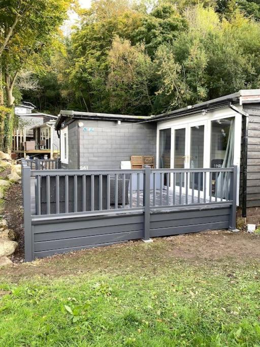 Stunning 3 Bed Riverside Cabin In Snowdonia Caeathro Kültér fotó