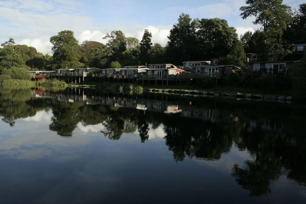 Stunning 3 Bed Riverside Cabin In Snowdonia Caeathro Kültér fotó